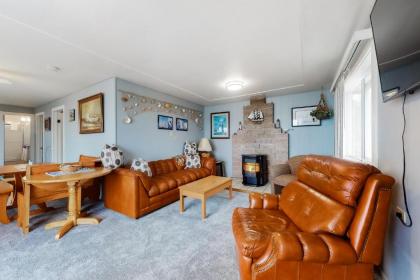 Gray Goose Beach Cottage - image 5