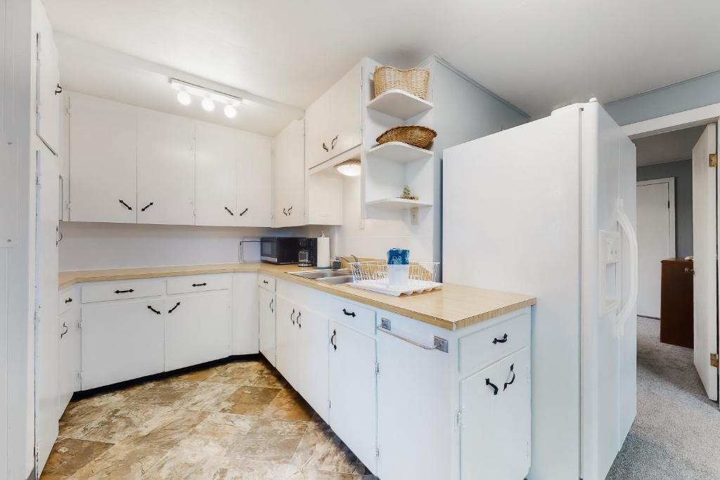 Gray Goose Beach Cottage - image 6