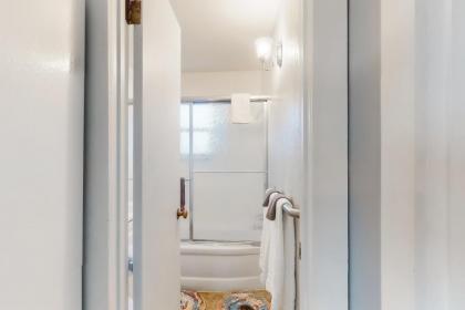 Gray Goose Beach Cottage - image 8