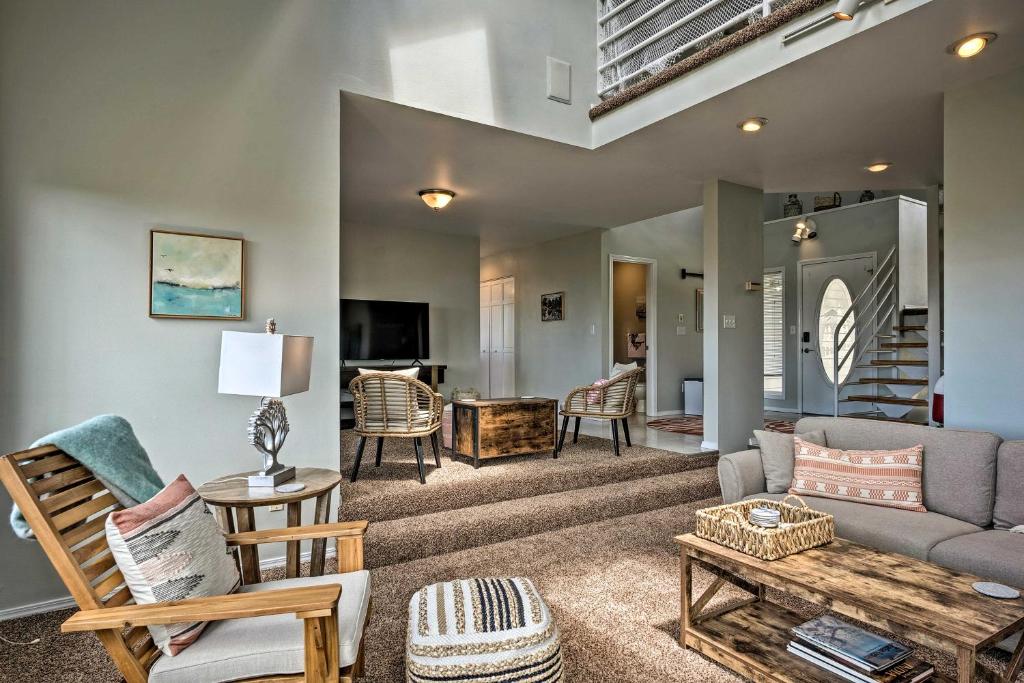 Chic Coos Bay Home with Pacific Ocean Views! - main image