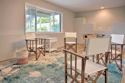 Chic Coos Bay Home with Pacific Ocean Views! - image 10