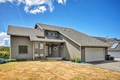 Chic Coos Bay Home with Pacific Ocean Views! - image 3