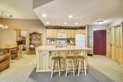 Tucker Mountain Lodge 102 Condo - main image