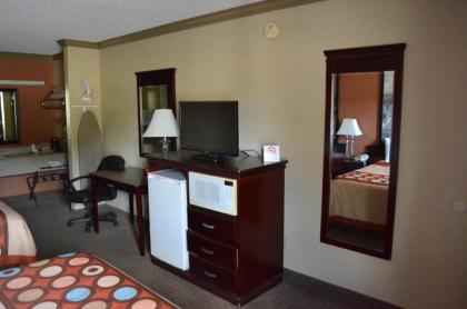 Hill Country Inn and Suite - image 13