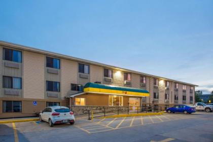 Super 8 by Wyndham Iowa CityCoralville Coralville