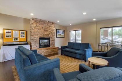 Comfort Suites Coralville I-80 - image 4