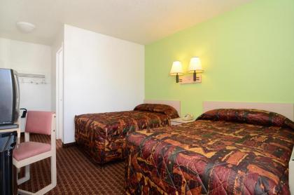 Super 7 Motel - image 4