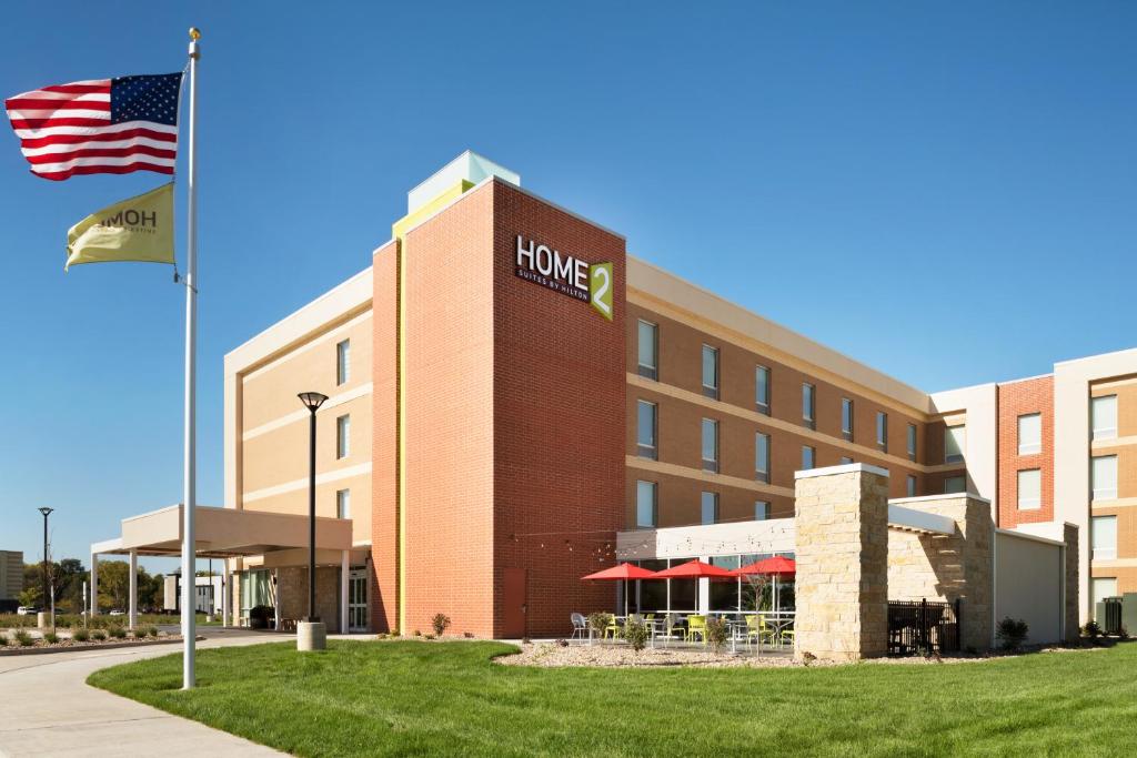 Home2 Suites By Hilton Iowa City Coralville - image 3