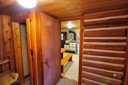 Glacier Homestead - image 14