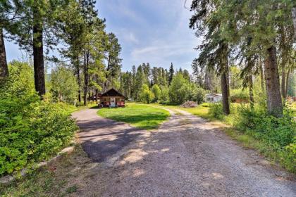 West Glacier Cabin with Gas Grill Near Flathead River - image 12