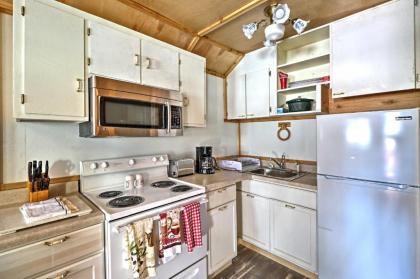 West Glacier Cabin with Gas Grill Near Flathead River - image 2