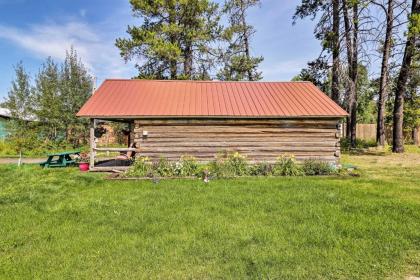 West Glacier Cabin with Gas Grill Near Flathead River - image 3