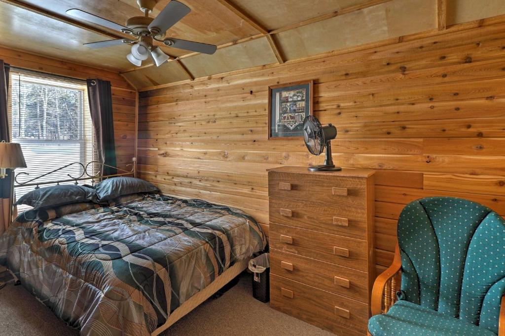 West Glacier Cabin with Gas Grill Near Flathead River - image 4