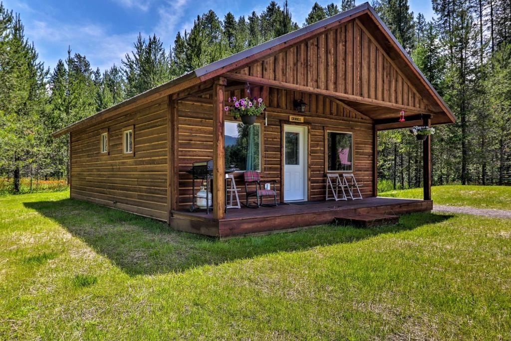 Grinnell Cabin BBQ Kitchen 7 Mi to Glacier NP - main image