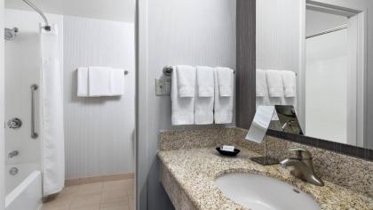 Courtyard by Marriott Pittsburgh Airport - image 9