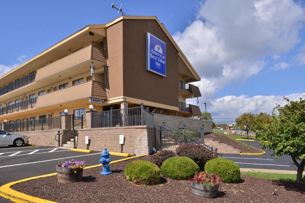 Americas Best Value Inn-Pittsburgh Airport - main image