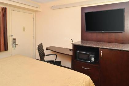 Americas Best Value Inn-Pittsburgh Airport - image 13