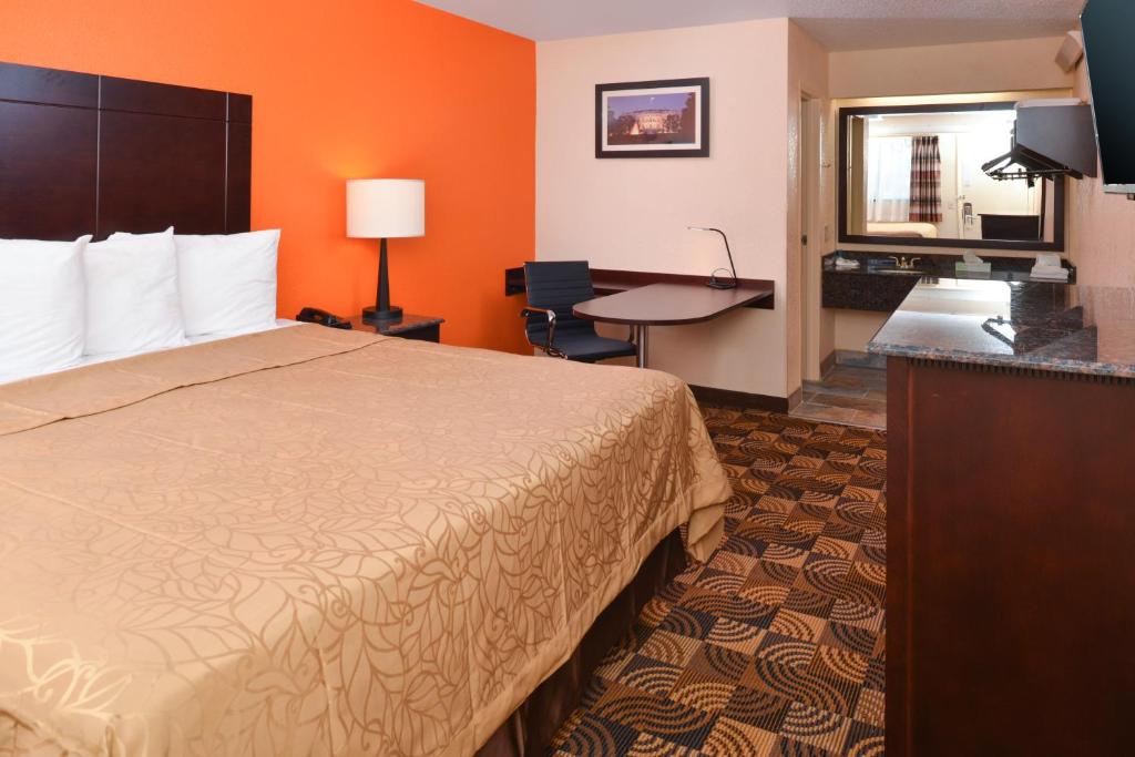 Americas Best Value Inn-Pittsburgh Airport - image 2
