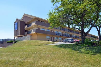 Americas Best Value Inn-Pittsburgh Airport - image 3