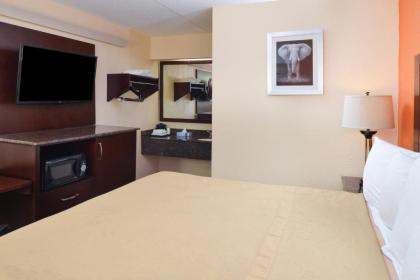 Americas Best Value Inn-Pittsburgh Airport - image 9