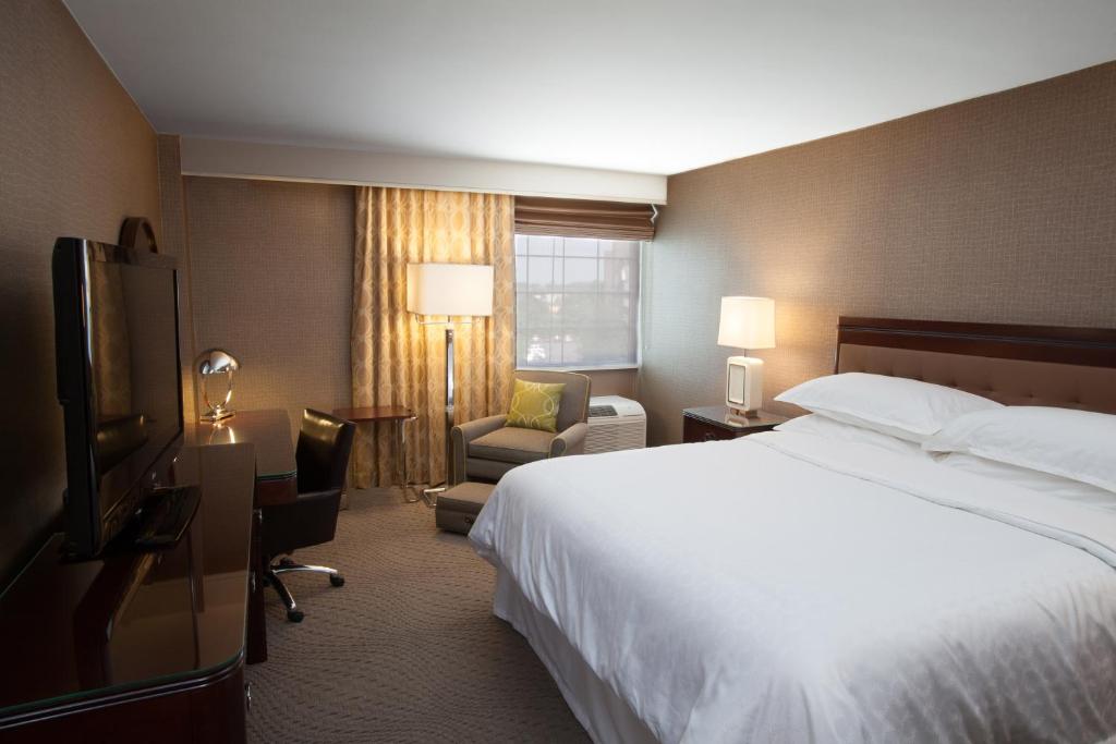 Sheraton Pittsburgh Airport Hotel - image 7