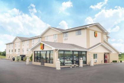 Super 8 by Wyndham Corbin/London KY - image 1
