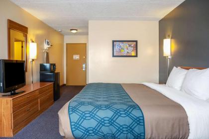 Econo Lodge Darien Lakes - image 15
