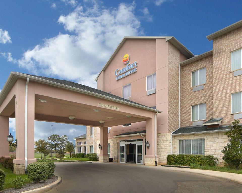 Comfort Inn & Suites Near Lake Lewisville - main image
