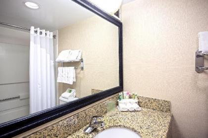 Holiday Inn Express Hotel And Suites Corinth - image 10
