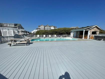 Oceanfront grandeur 4x4 Outerbanks -Hemingway - image 14