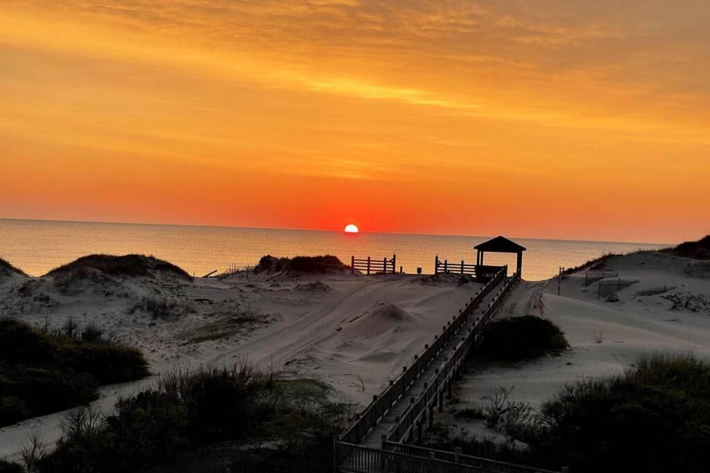 Oceanfront grandeur in 4x4 Outerbanks - Mark Twain - main image