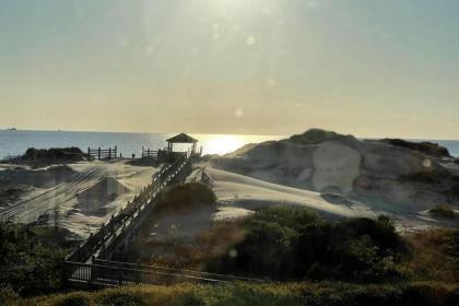 Oceanfront grandeur in 4x4 Outerbanks - Mark Twain - image 10