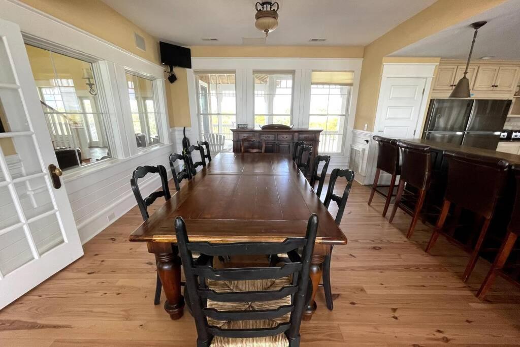 Oceanfront grandeur in 4x4 Outerbanks - Mark Twain - image 3