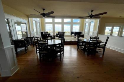 Oceanfront grandeur in 4x4 Outerbanks - Mark Twain - image 5