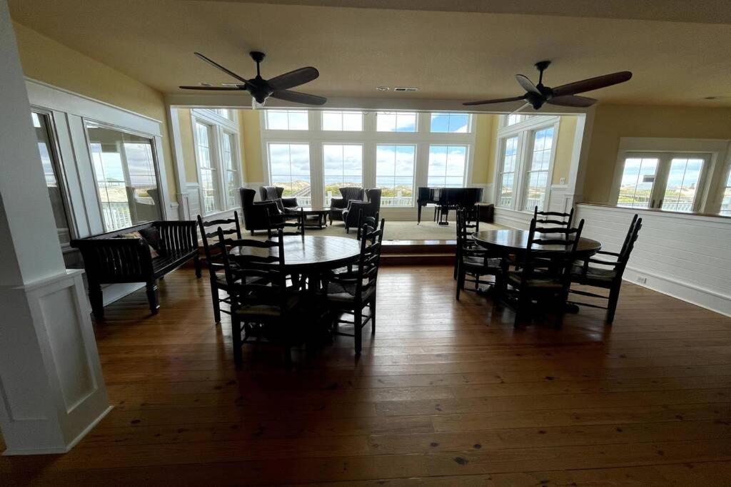 Oceanfront grandeur in 4x4 Outerbanks - Mark Twain - image 5