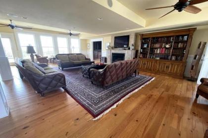 Oceanfront grandeur in 4x4 Outerbanks - Mark Twain - image 6