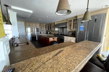 Oceanfront grandeur in 4x4 Outerbanks - Mark Twain - image 9