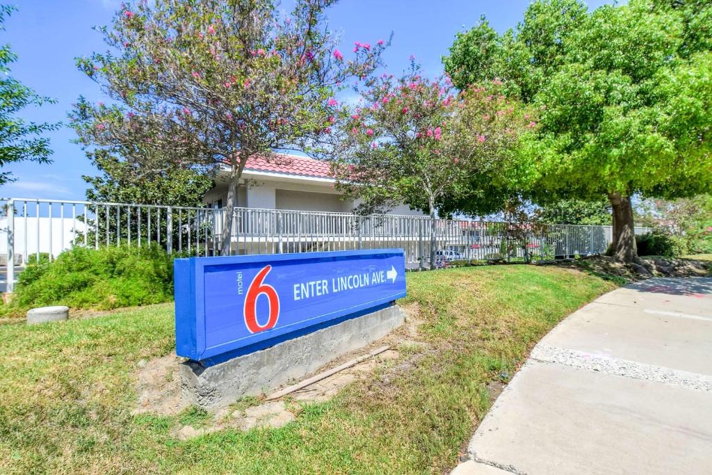 Motel 6-Corona CA - main image