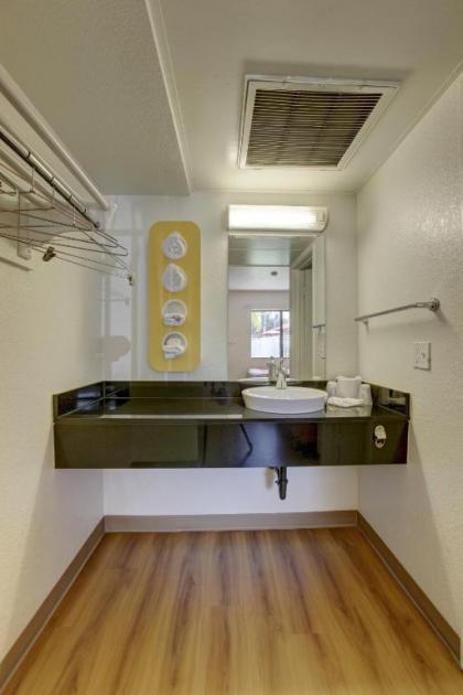 Motel 6-Corona CA - image 7