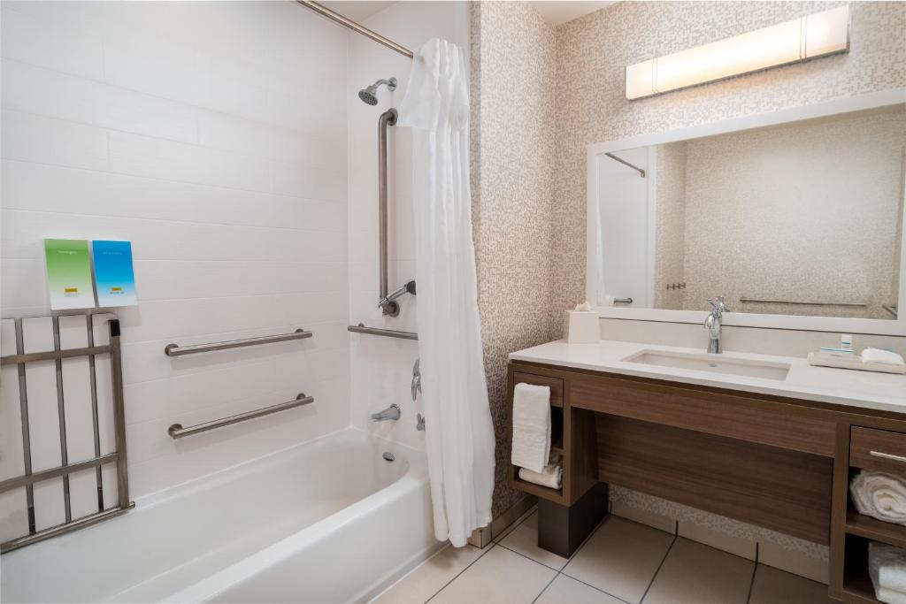 Home2 Suites Corona Ca - image 3