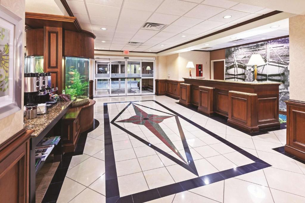 La Quinta by Wyndham Corpus Christi-N Padre Isl. - image 4