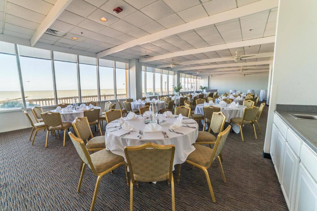 Emerald Beach Hotel Corpus Christi - image 3
