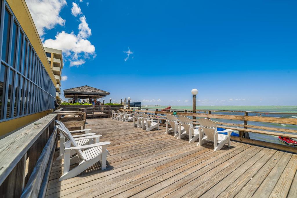 Emerald Beach Hotel Corpus Christi - image 5