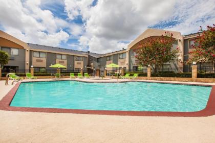 Days Inn & Suites by Wyndham Corpus Christi Central - image 3