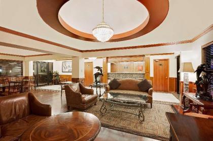 Super 8 by Wyndham Corpus Christi Northwest - image 4