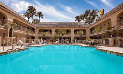 Super 8 by Wyndham Corpus Christi Northwest - image 5