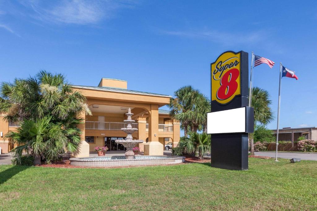 Super 8 by Wyndham Corpus Christi - main image