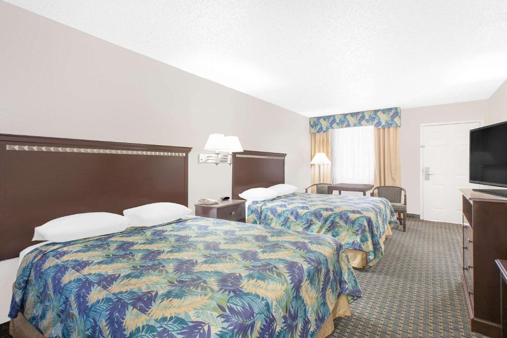 Super 8 by Wyndham Corpus Christi - image 3