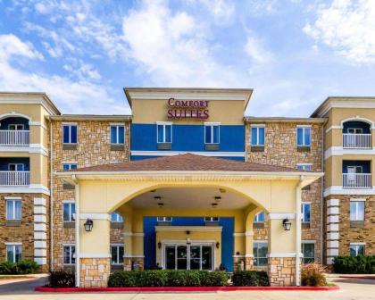 Comfort Suites Central - image 3