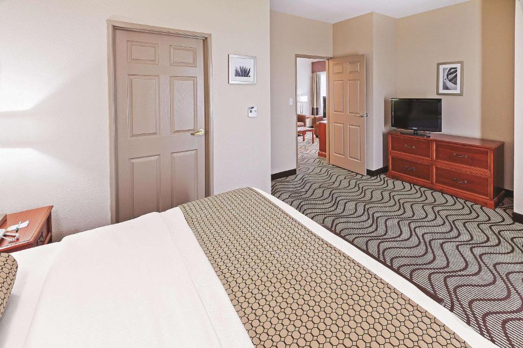 La Quinta by Wyndham Corpus Christi Northwest - image 4